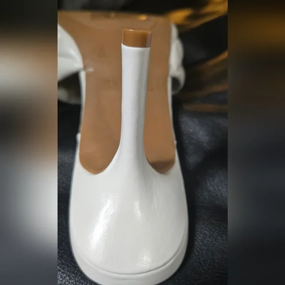 Rouge Helium White Quilted Women's Kitten Keels Sz8.5 NEW - Picture 6 of 8